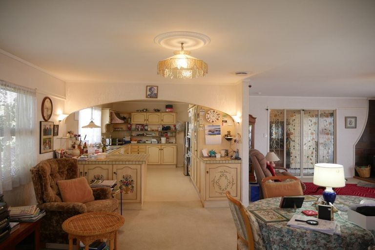 Photo of property in 6 Birdie Place, Red Beach, 0932