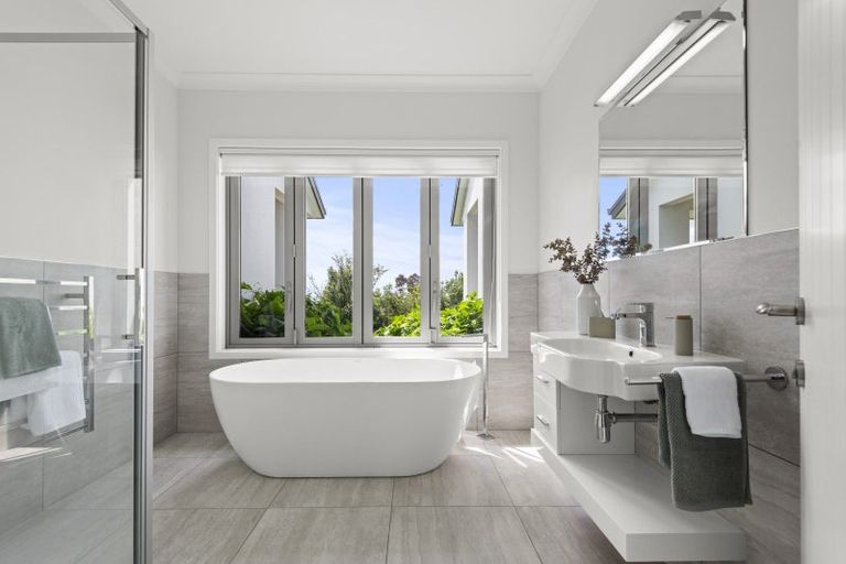 Photo of property in 12 Fleetwood Lane, Turitea, Palmerston North, 4472