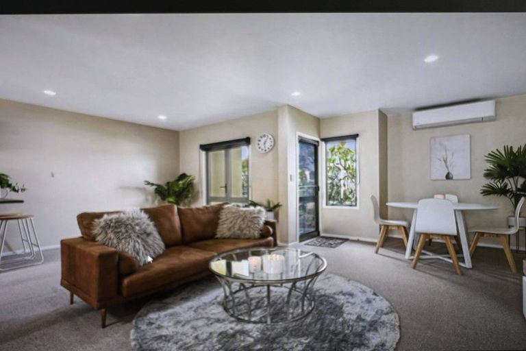 Photo of property in 9 Mt Lebanon Lane, Henderson, Auckland, 0612