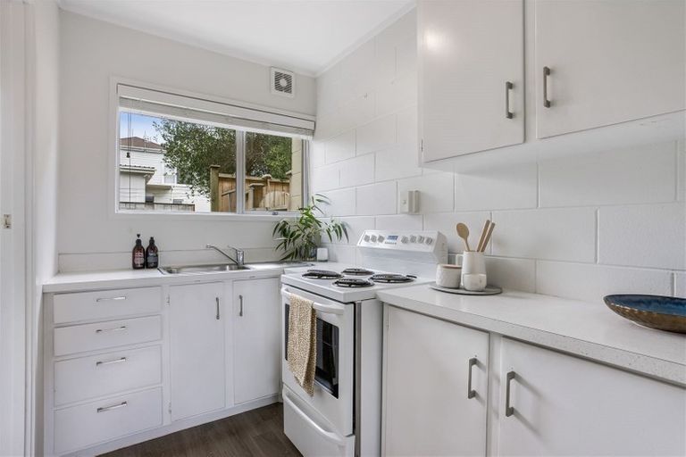 Photo of property in 2/34 Watea Road, Sandringham, Auckland, 1025