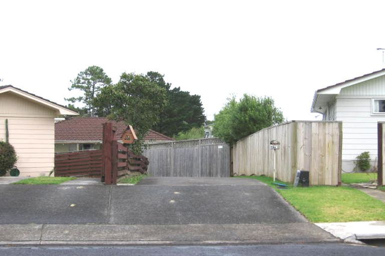 Photo of property in 2/16 Regency Place, Sunnynook, Auckland, 0632