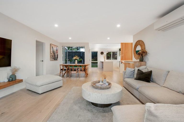 Photo of property in 10 Pohutukawa Avenue, Red Beach, 0932