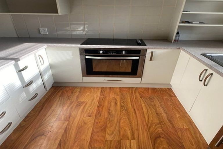 Photo of property in 70 Robbies Road, Shelly Park, Auckland, 2014