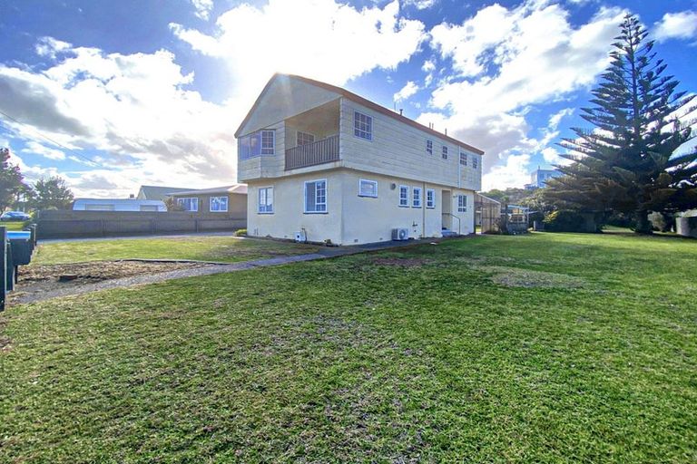 Photo of property in 156 Karaka Street, Castlecliff, Whanganui, 4501