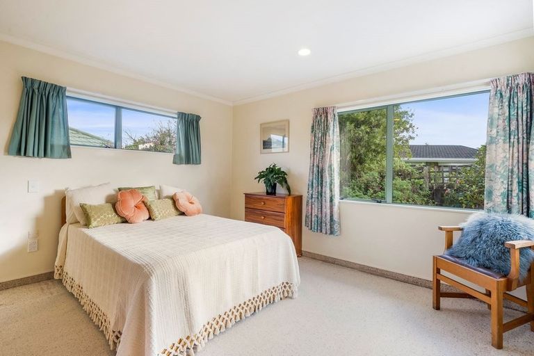 Photo of property in 8a Chilton Drive, Paraparaumu, 5032