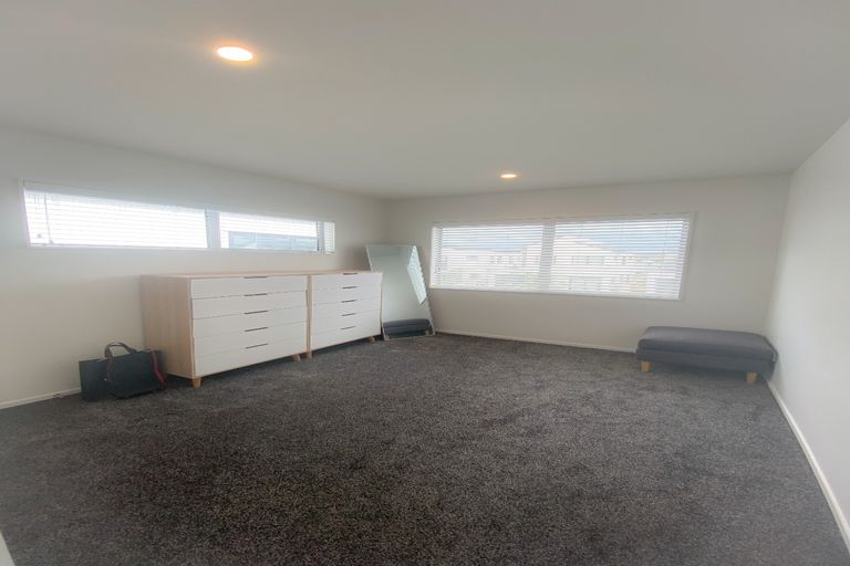 Photo of property in 102 Bellbird Street, Papakura, 2110