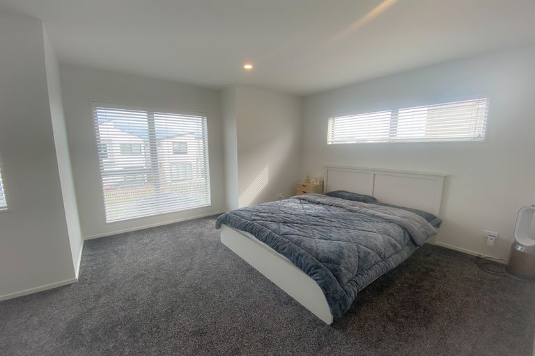 Photo of property in 102 Bellbird Street, Papakura, 2110