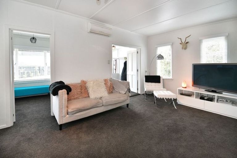 Photo of property in 19 Vipond Road, Stanmore Bay, Whangaparaoa, 0932