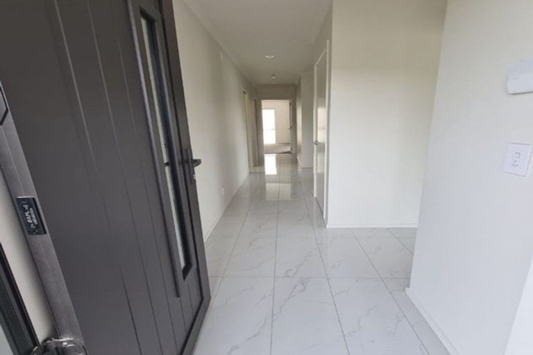 Photo of property in 28 Manor Park Road, Manor Park, Lower Hutt, 5019