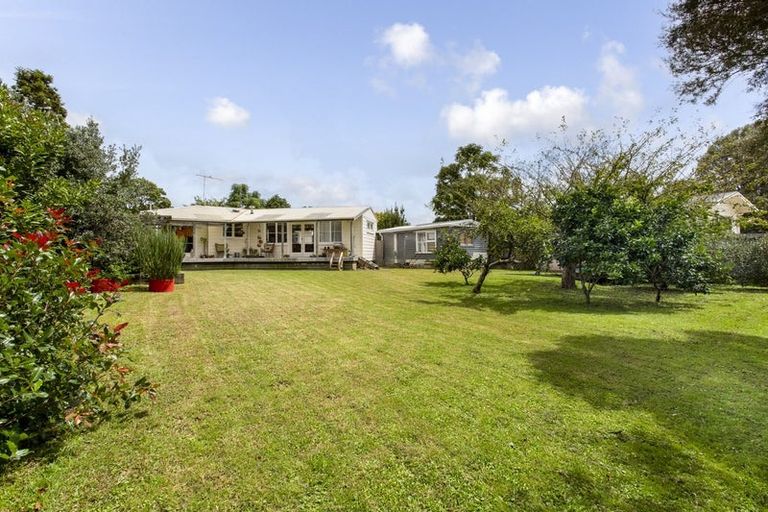 Photo of property in 52 Awaroa Road, Helensville, 0800