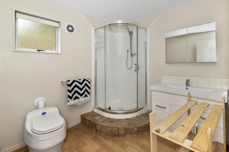 Photo of property in 21 Clifford Road, Pukekohe, 2678