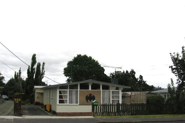 Photo of property in 2/222 Birkdale Road, Birkdale, Auckland, 0626