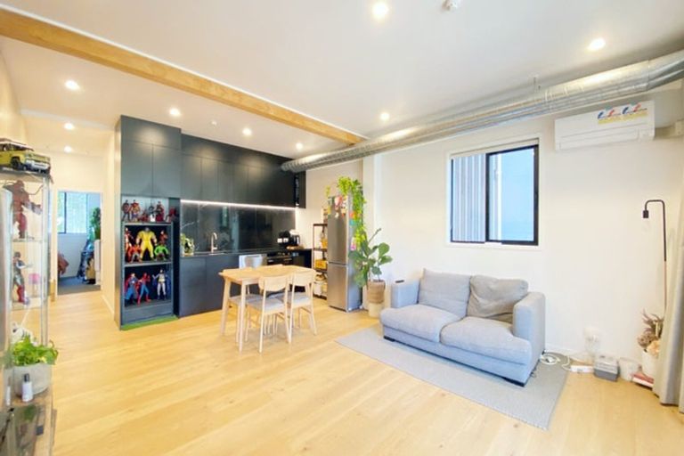 Photo of property in 1/165 Hobsonville Point Road, Hobsonville, Auckland, 0616