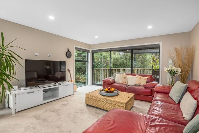 Photo of property in 122 Navigation Drive, Whitby, Porirua, 5024