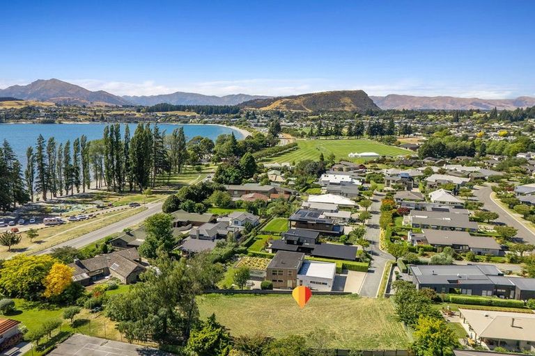 Photo of property in 1 Jessies Crescent, Wanaka, 9305