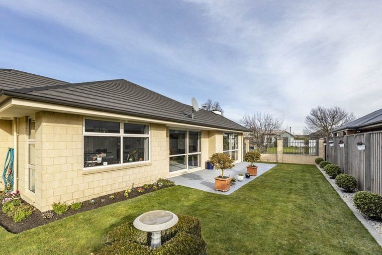 Photo of property in 42 Oakwood Drive, Rangiora, 7400