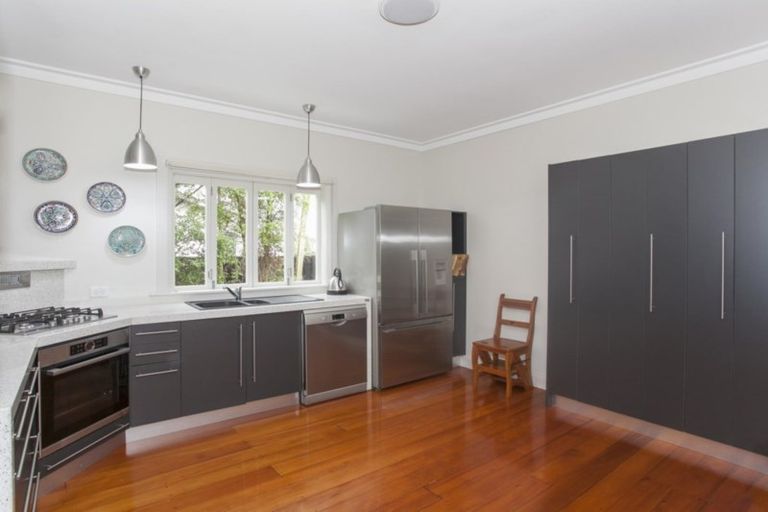 Photo of property in 4 Milverton Avenue, Hokowhitu, Palmerston North, 4410