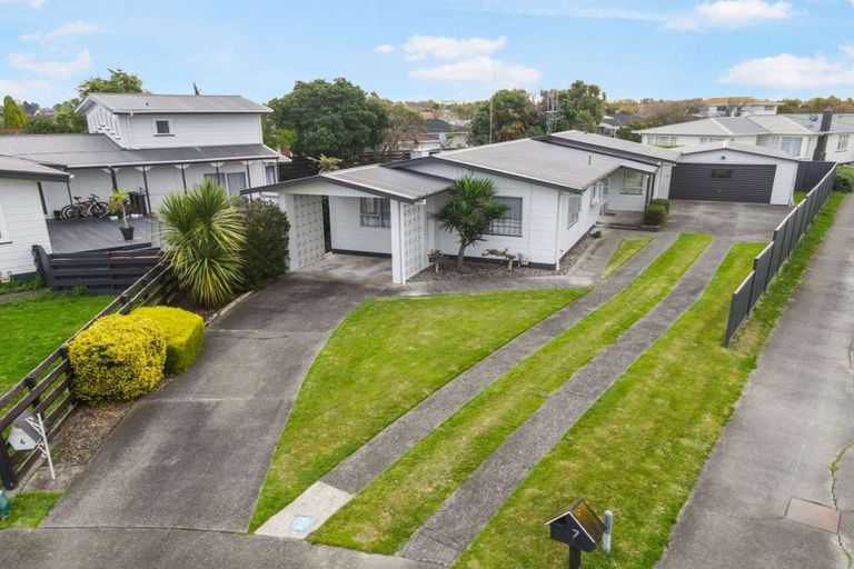 Photo of property in 6 Ajax Place, Highbury, Palmerston North, 4412