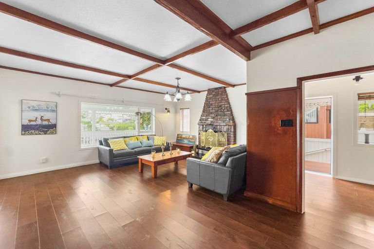 Photo of property in 73c East Coast Road, Castor Bay, Auckland, 0620