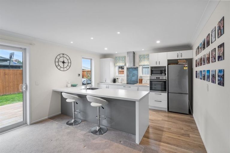 Photo of property in 3a Shillingford Boulevard, Rolleston, 7615