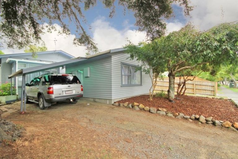 Photo of property in 88 Queenwood Road, Levin, 5510