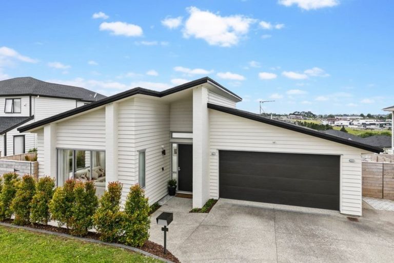 Photo of property in 25 Pioneer Rise, Silverdale, 0932