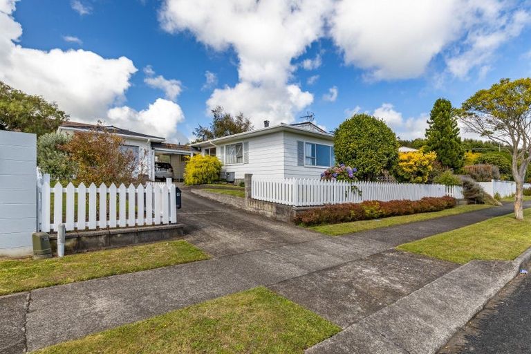 Photo of property in 4 Poplar Grove, Whalers Gate, New Plymouth, 4310