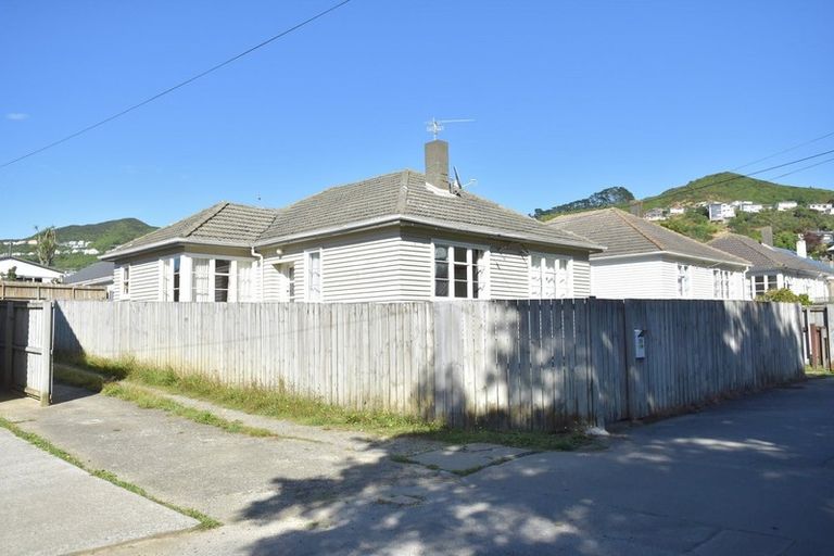 Photo of property in 79 Broderick Road, Johnsonville, Wellington, 6037