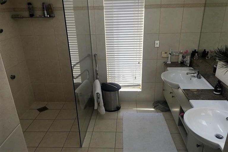 Photo of property in 49a Renoir Street, West Harbour, Auckland, 0618