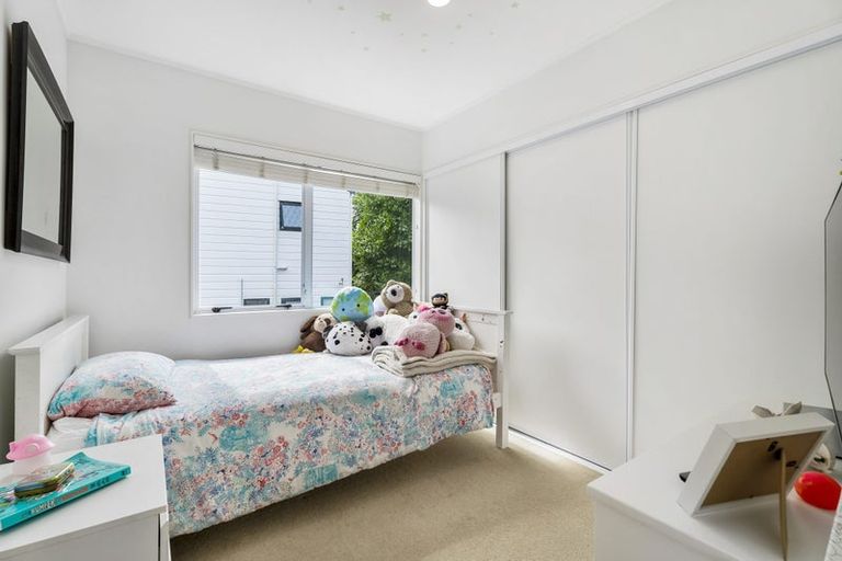 Photo of property in 2/4 Kenneth Hopper Place, Manly, Whangaparaoa, 0930