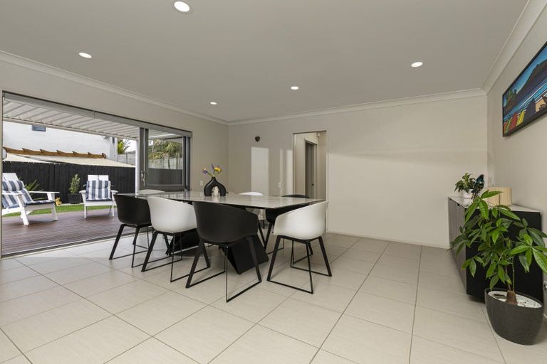 Photo of property in 17 Oak View Terrace, Schnapper Rock, Auckland, 0632