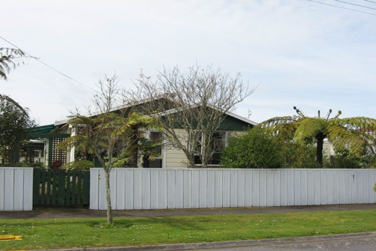 Photo of property in 1 Cutfield Street, Inglewood, 4330