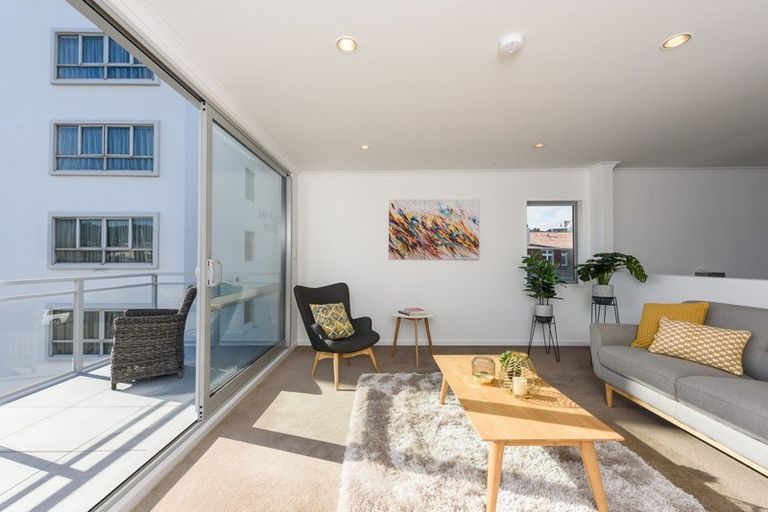 Photo of property in 9/15 Roxburgh Street, Mount Victoria, Wellington, 6011