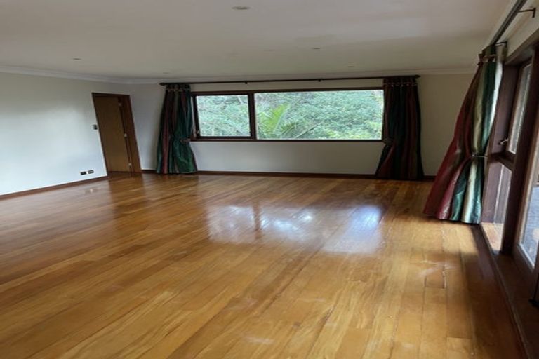 Photo of property in 71 Opanuku Road, Henderson Valley, Auckland, 0612