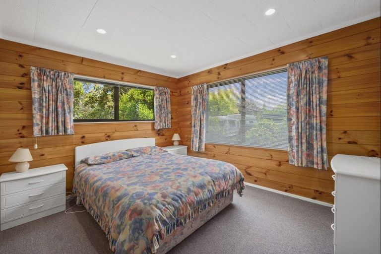 Photo of property in 16 Irwin Place, Kinloch, Taupo, 3377
