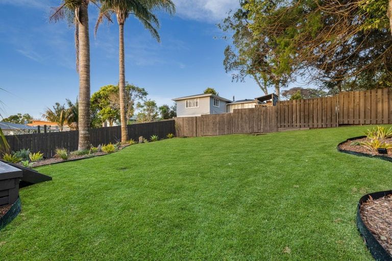 Photo of property in 19 Highland Avenue, Titirangi, Auckland, 0604