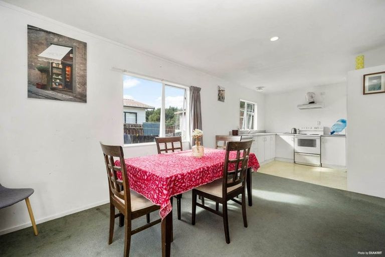Photo of property in 1/18 Eulogy Place, Randwick Park, Auckland, 2105