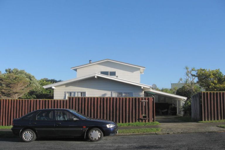 Photo of property in 113 Gloaming Hill, Titahi Bay, Porirua, 5022