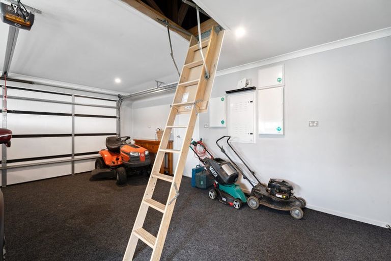 Photo of property in 23 Kahika Grove, Huapai, Kumeu, 0810