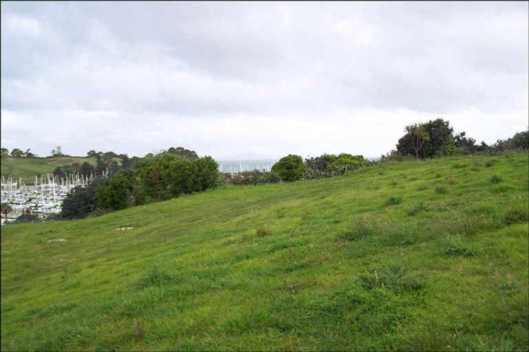 Photo of property in 16 Pleasant Way, Matakatia, Whangaparaoa, 0930