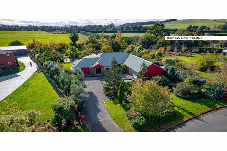 Photo of property in 33 Willowside Place, Amberley, 7410