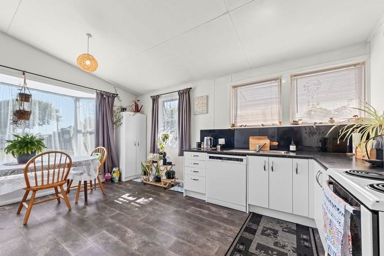 Photo of property in 38 Woodleigh Street, Frankleigh Park, New Plymouth, 4310