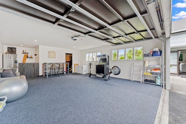 Photo of property in 71 The Circle, Manly, Whangaparaoa, 0930