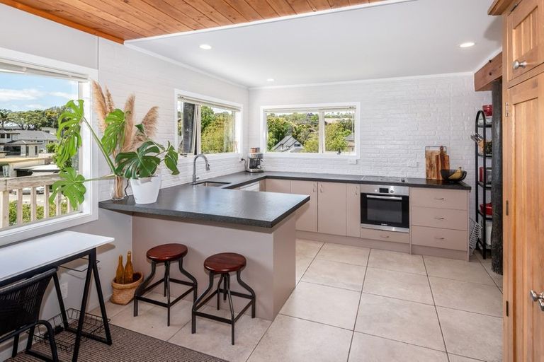 Photo of property in 21a Page Point, Mellons Bay, Auckland, 2014