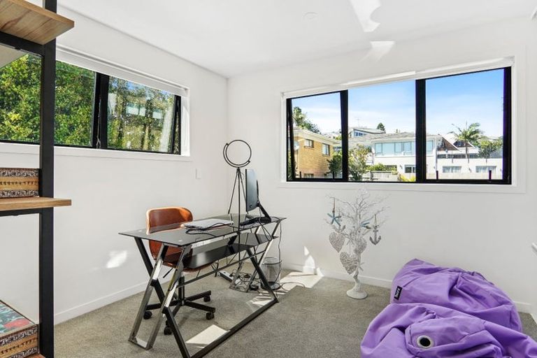 Photo of property in 9/35 Garadice Road, Rothesay Bay, Auckland, 0630