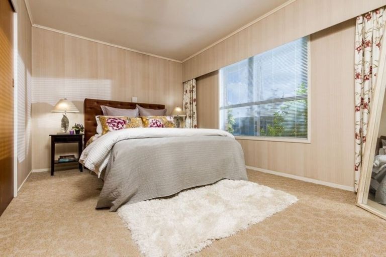 Photo of property in 2/8 Tobruk Crescent, Milford, Auckland, 0620