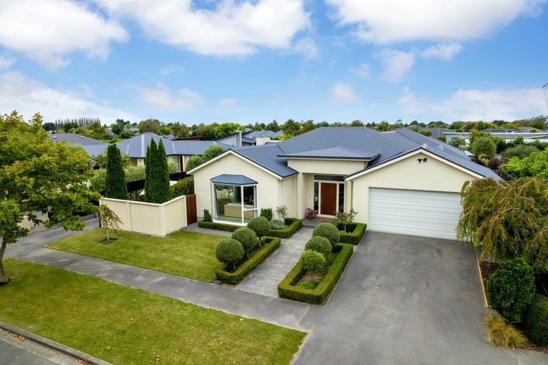 Photo of property in 12 Willowview Drive, Redwood, Christchurch, 8051