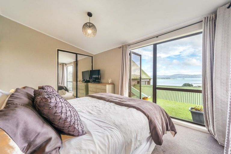 Photo of property in 14 Latham Road, York Bay, Lower Hutt, 5013