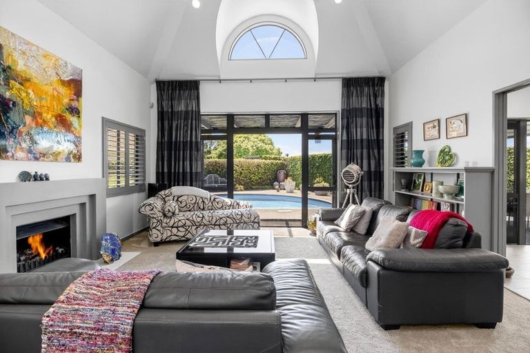 Photo of property in 28 Connemara Court, West Harbour, Auckland, 0618