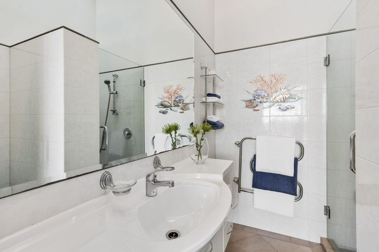 Photo of property in 10 Cliff Road, Torbay, Auckland, 0630